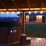Wypoczynkowy Zacisze W Makosiejach Z Dostepem Do Rzeki, Z Balia I Jacuzzi Feriehus Makosieje
