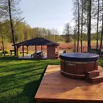 Feriehus Wypoczynkowy Zacisze W Makosiejach Z Dostepem Do Rzeki, Z Balia I Jacuzzi