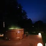 Wypoczynkowy Zacisze W Makosiejach Z Dostepem Do Rzeki, Z Balia I Jacuzzi Feriehus *