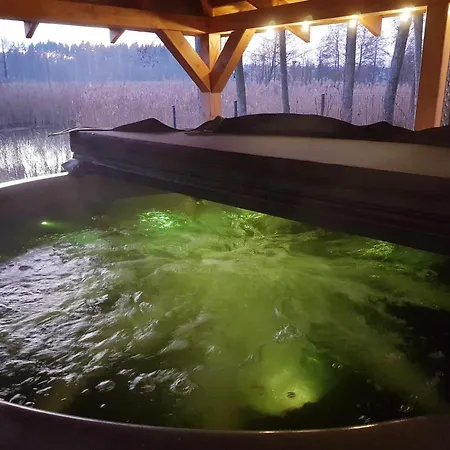 Dom wakacyjny Wypoczynkowy Zacisze W Makosiejach Z Dostępem Do Rzeki, Z Balią I Jacuzzi *