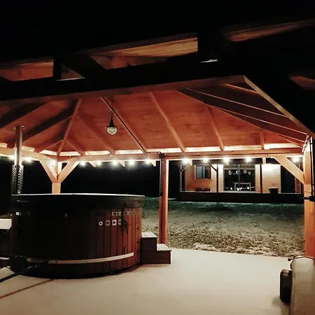 度假居 Wypoczynkowy Zacisze W Makosiejach Z Dostepem Do Rzeki, Z Balia I Jacuzzi *