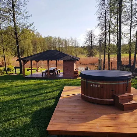 Dom wakacyjny Wypoczynkowy Zacisze W Makosiejach Z Dostępem Do Rzeki, Z Balią I Jacuzzi