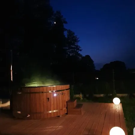 Wypoczynkowy Zacisze W Makosiejach Z Dostępem Do Rzeki, Z Balią I Jacuzzi Dom wakacyjny *